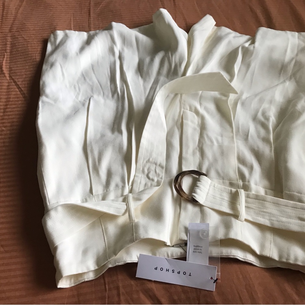 Ladies shorts, sz 10 front pockets with pleats, belt buckle back pockets.